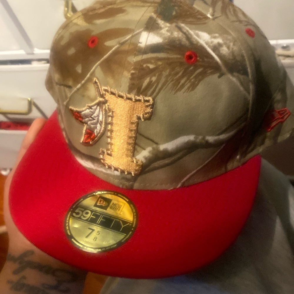 New era baseball hat 
7 5/8 
Excellent used condition. 
Like new